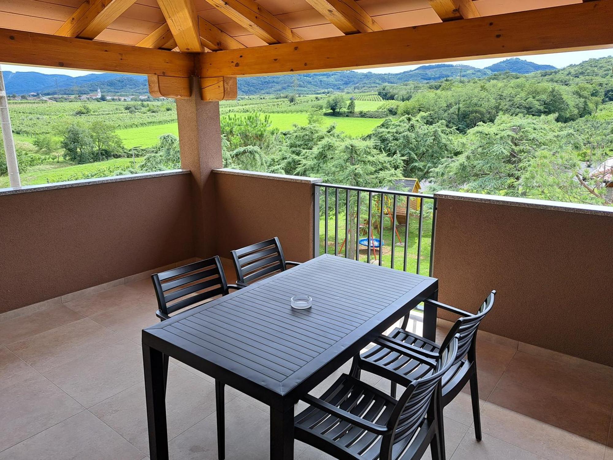 Posestvo Rouna - Winery And Apartments Vipava Eksteriør bilde